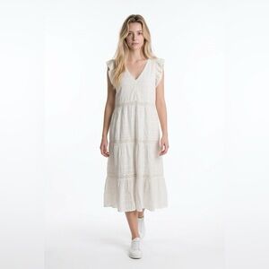 Elegant White Sleeveless Dress